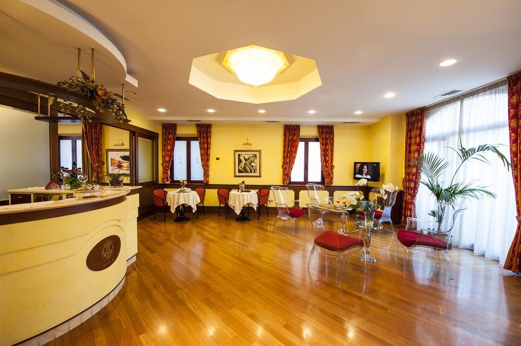 Hotel Regent - In Pieno Centro San Benedetto del Tronto Eksteriør billede