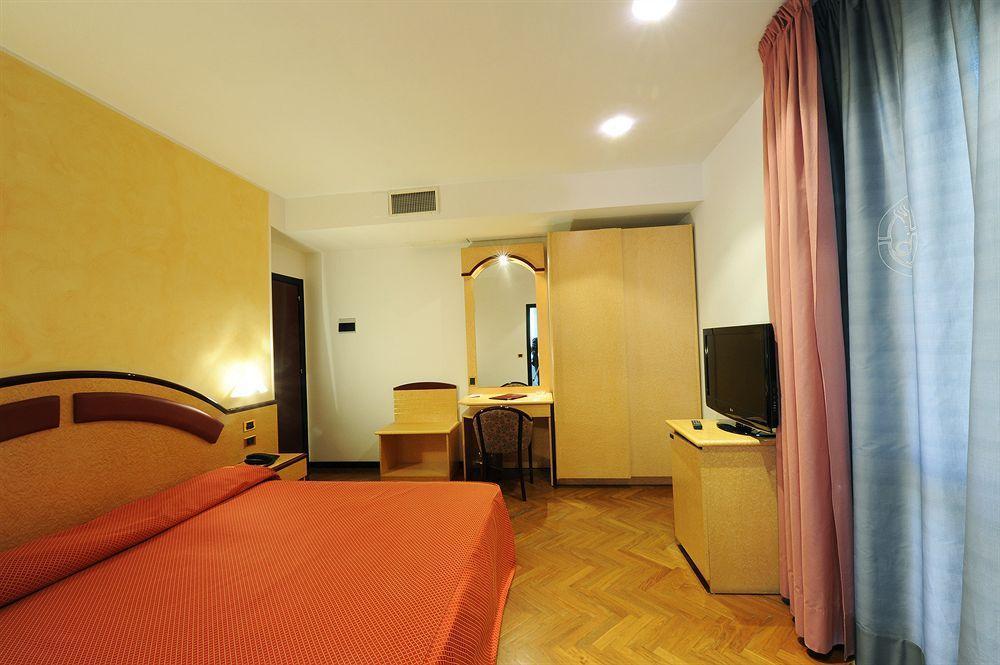 Hotel Regent - In Pieno Centro San Benedetto del Tronto Eksteriør billede