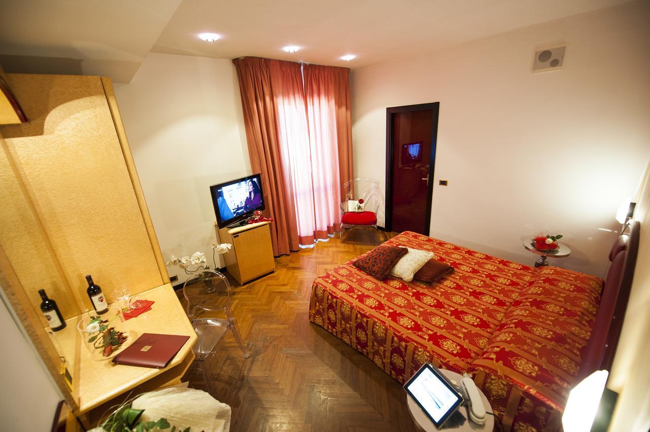 Hotel Regent - In Pieno Centro San Benedetto del Tronto Eksteriør billede